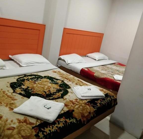 Четырехместный Номер Стандарт, Preethi Palace