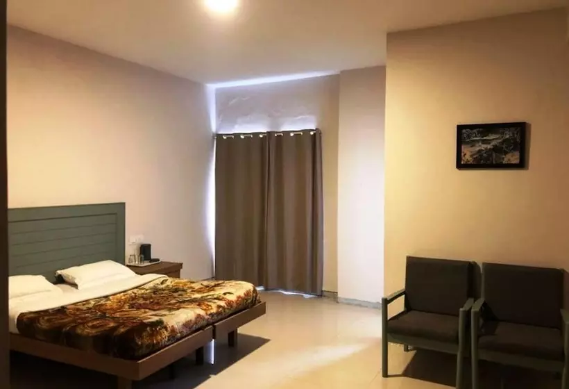 デラックスルーム, Preethi Palace