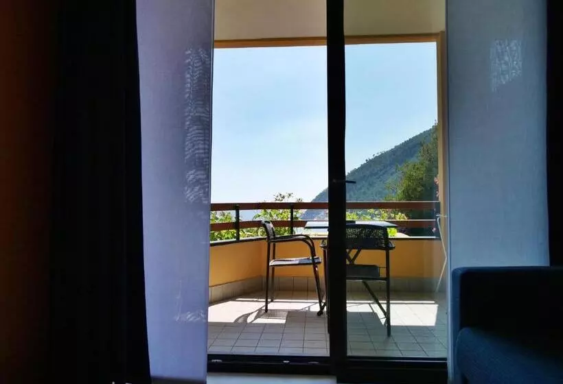 اتاق استاندارد با چشم‌انداز دریا, Residence Mondial