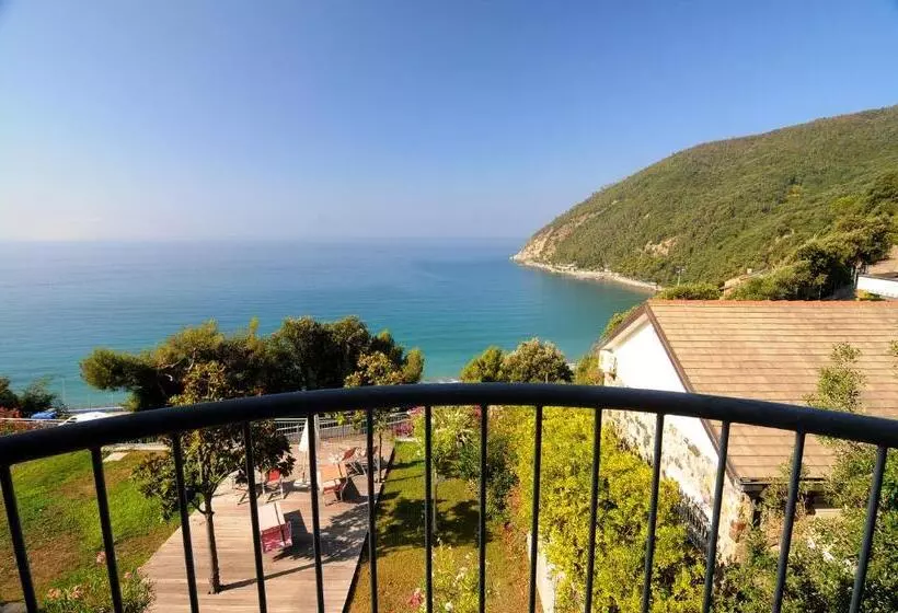 اتاق استاندارد با چشم‌انداز دریا, Residence Mondial