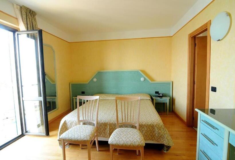 غرفة قياسية مطلّة علي البحر, Residence Mondial