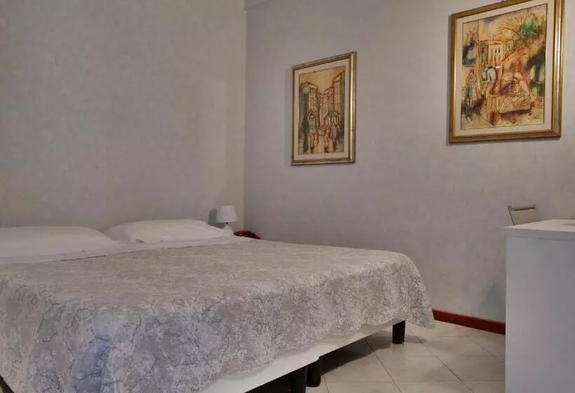 اتاق ساده سه‌ نفره, Residence Mondial