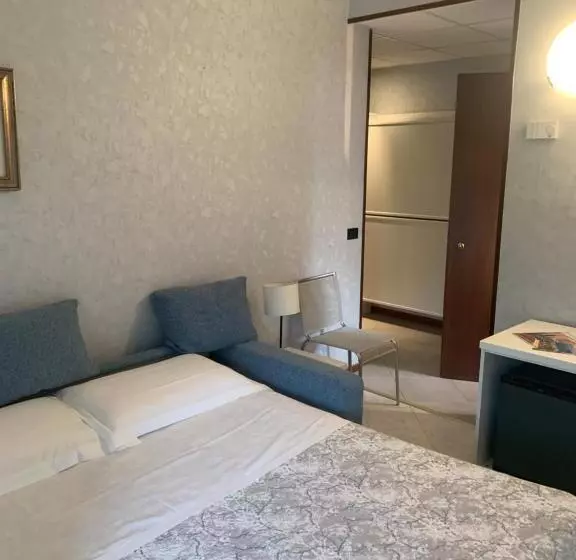 اتاق اکونومی, Residence Mondial