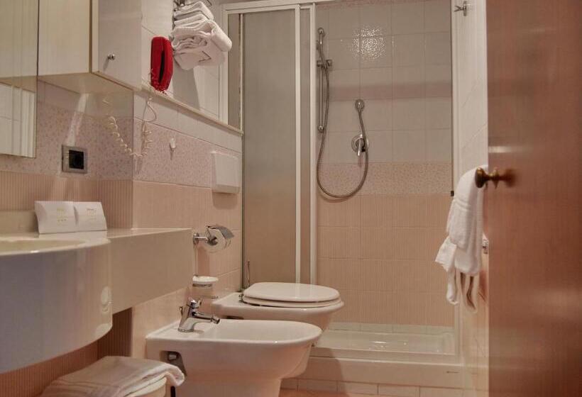 غرفة قياسية رباعية, Residence Mondial