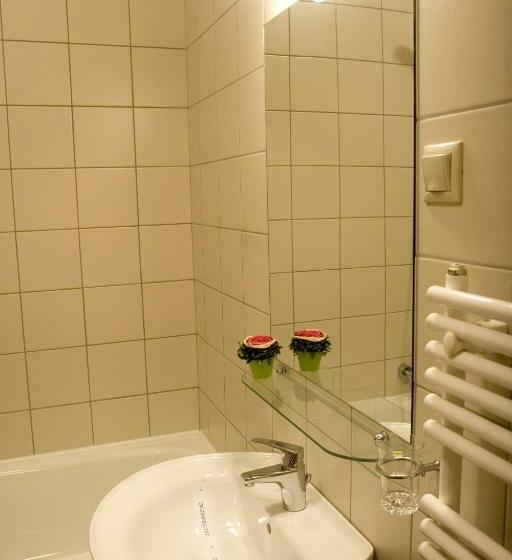 غرفة قياسية, Restaurant Gonduzo