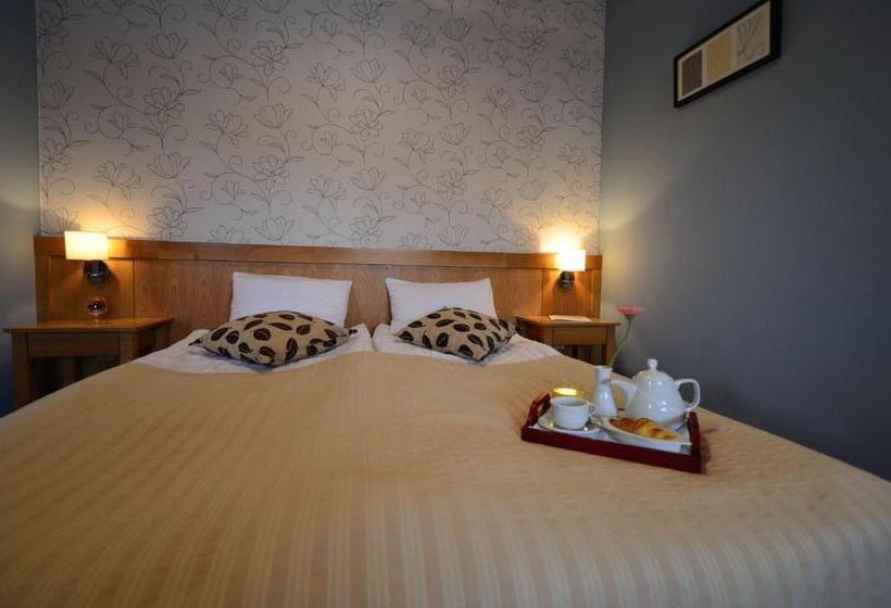 جناح ديلوكس, Restaurant Gonduzo