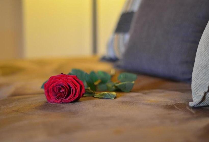 جناح ديلوكس, Restaurant Gonduzo