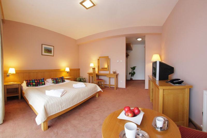 غرفة بريميوم, Restaurant Gonduzo