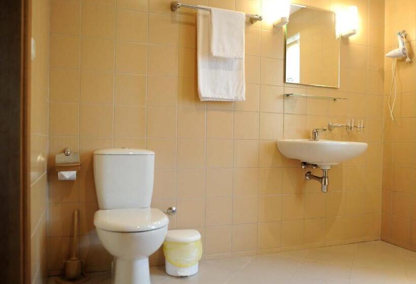 اتاق استاندارد, Senas Namas