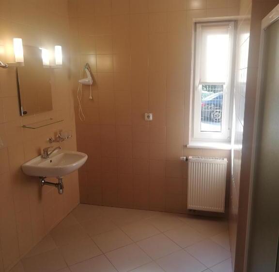 اتاق استاندارد, Senas Namas