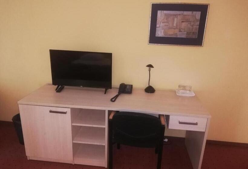 اتاق استاندارد, Senas Namas