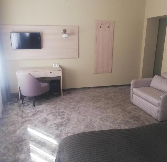 سوییت, Senas Namas