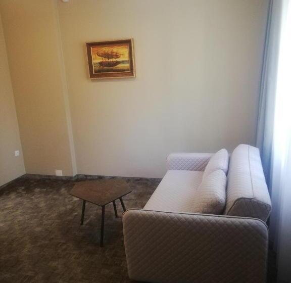 سوییت, Senas Namas