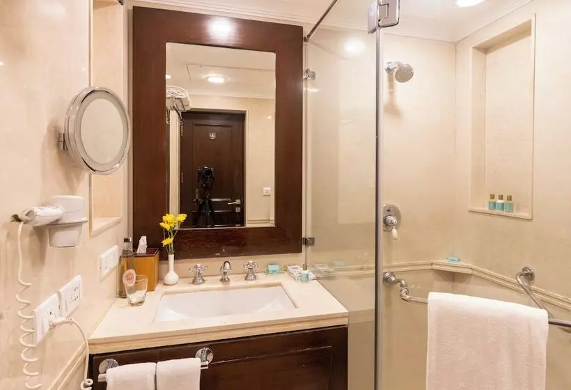 デラックスルーム, The Claridges Nabha Residence