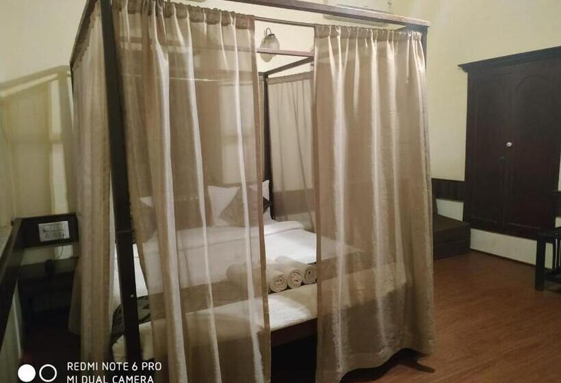 패밀리 룸 풀장 전망, Westend