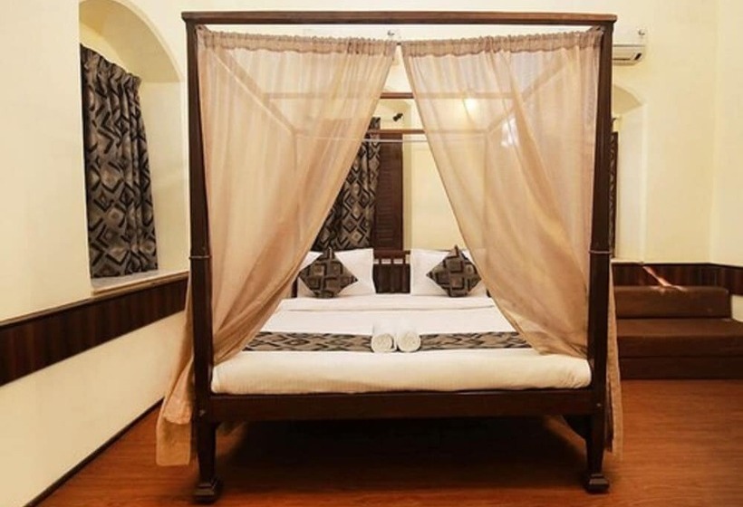 패밀리 룸 풀장 전망, Westend