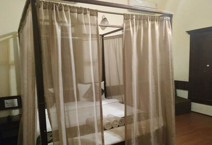 패밀리 룸 풀장 전망, Westend