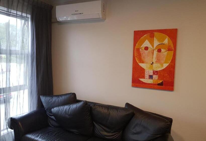 Президентский Люкс, Amethyst Court Motor Lodge