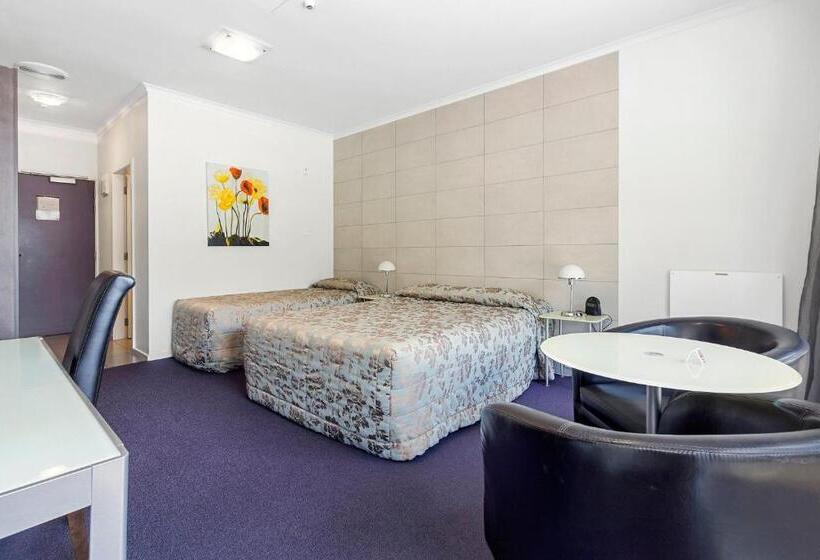 סטודיו אקזקיוטיב, Amethyst Court Motor Lodge