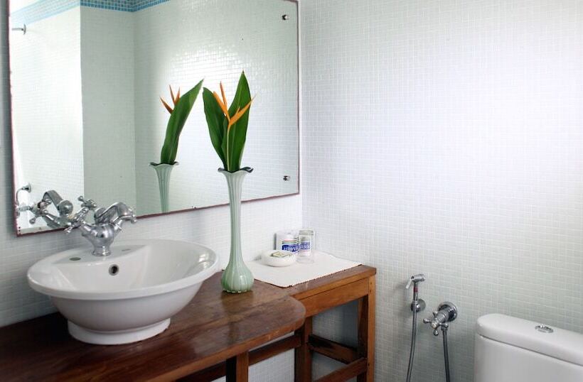 سوییت با چشمانداز باغ, The Oceano