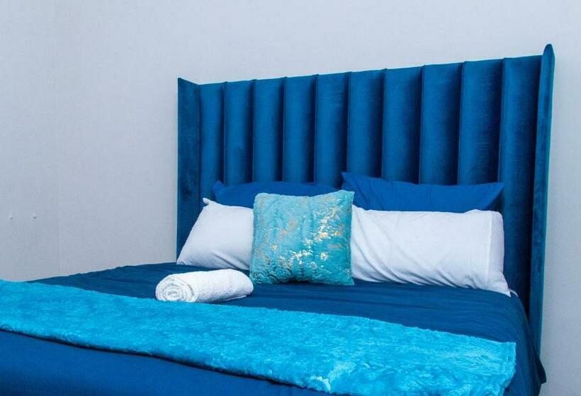 발코니가 있는 스위트, Chic Guest House & Solar System Free From Load Shedding