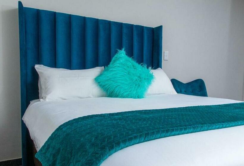 발코니가 있는 스위트, Chic Guest House & Solar System Free From Load Shedding