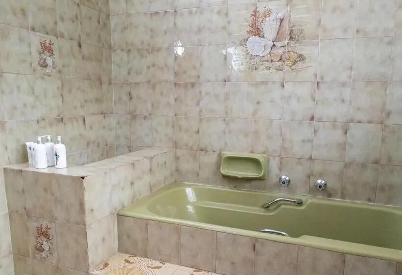 バルコニー付スイート, Chic Guest House & Solar System Free From Load Shedding