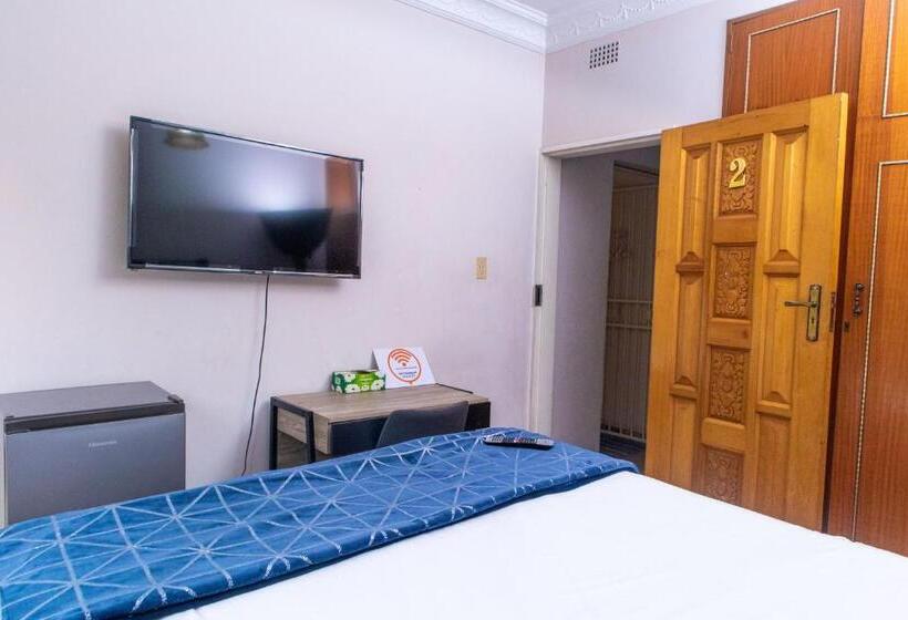 발코니가 있는 스위트, Chic Guest House & Solar System Free From Load Shedding