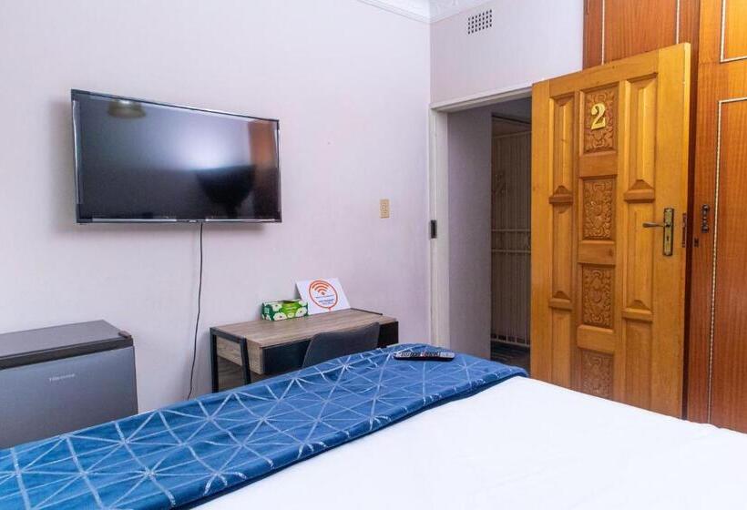 발코니가 있는 스위트, Chic Guest House & Solar System Free From Load Shedding