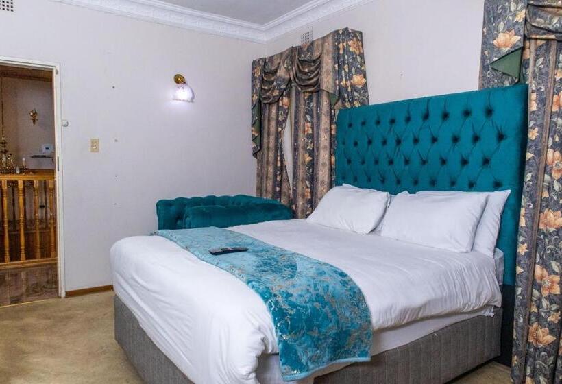 스위트 킹사이즈 침대, Chic Guest House & Solar System Free From Load Shedding