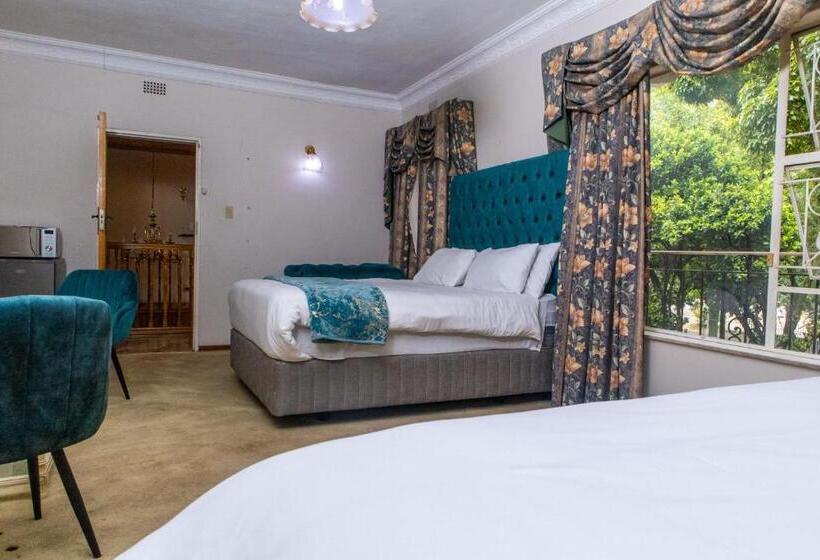 스위트 킹사이즈 침대, Chic Guest House & Solar System Free From Load Shedding