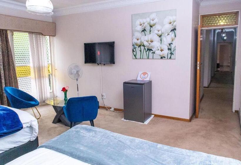 스위트, Chic Guest House & Solar System Free From Load Shedding