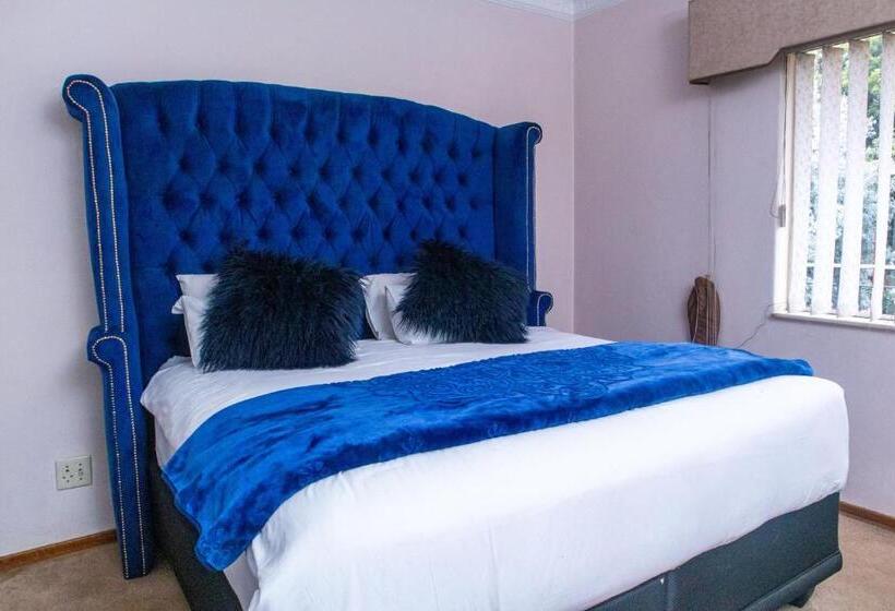 스위트, Chic Guest House & Solar System Free From Load Shedding