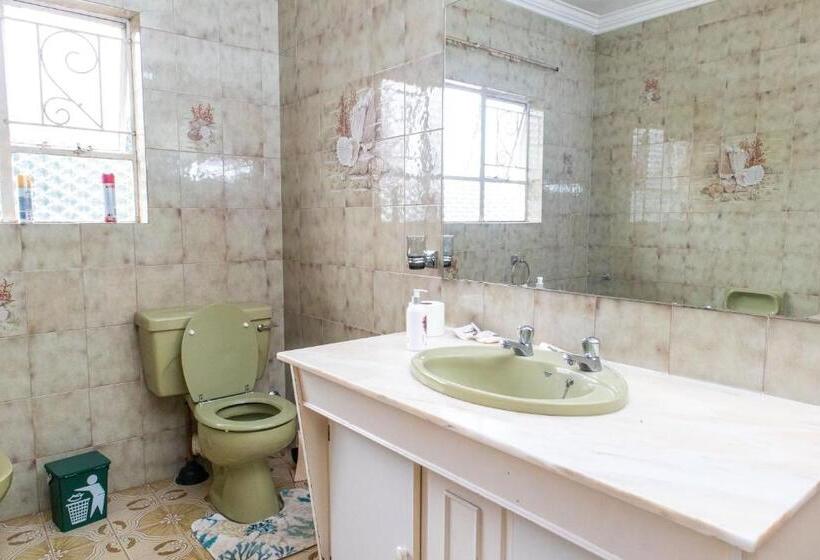 이코노미 싱글 룸, Chic Guest House & Solar System Free From Load Shedding