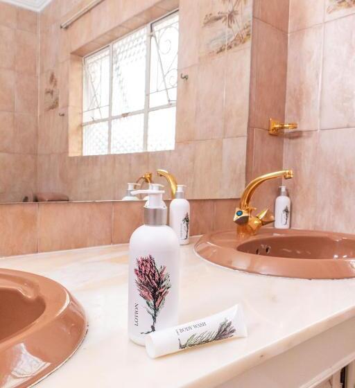 풀장 전망 스위트, Chic Guest House & Solar System Free From Load Shedding