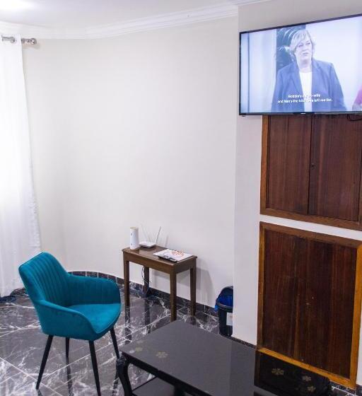 디럭스 스위트 킹 침대, Chic Guest House & Solar System Free From Load Shedding