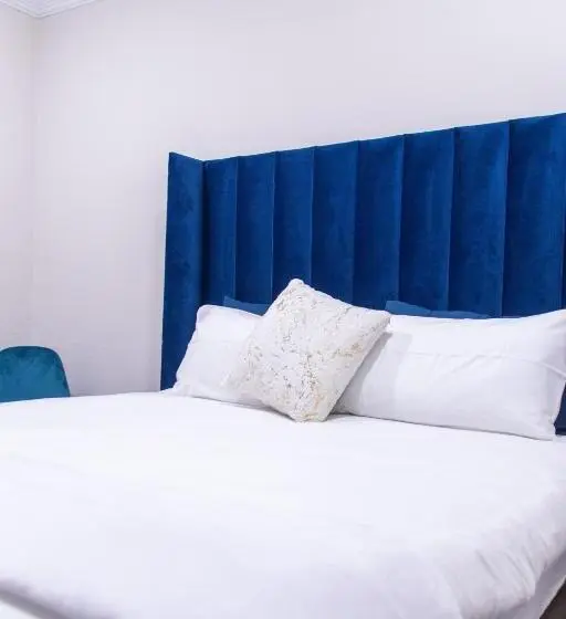 デラックススイート, Chic Guest House & Solar System Free From Load Shedding