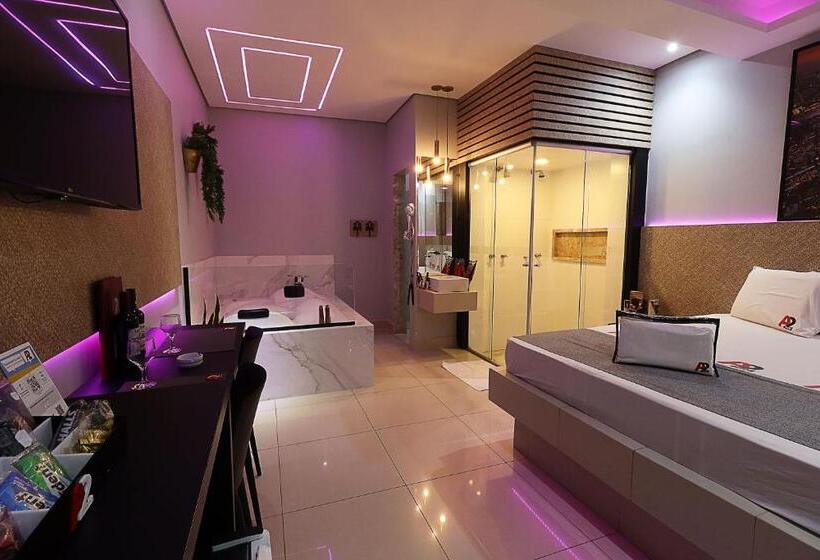 سوئیت با وان آب گرم, A2 Motel