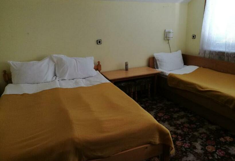 Номер Стандарт с Балконом, самостоятелни стаи в къща за гости балкан