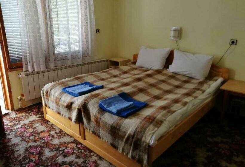 Номер Стандарт с Балконом, самостоятелни стаи в къща за гости балкан