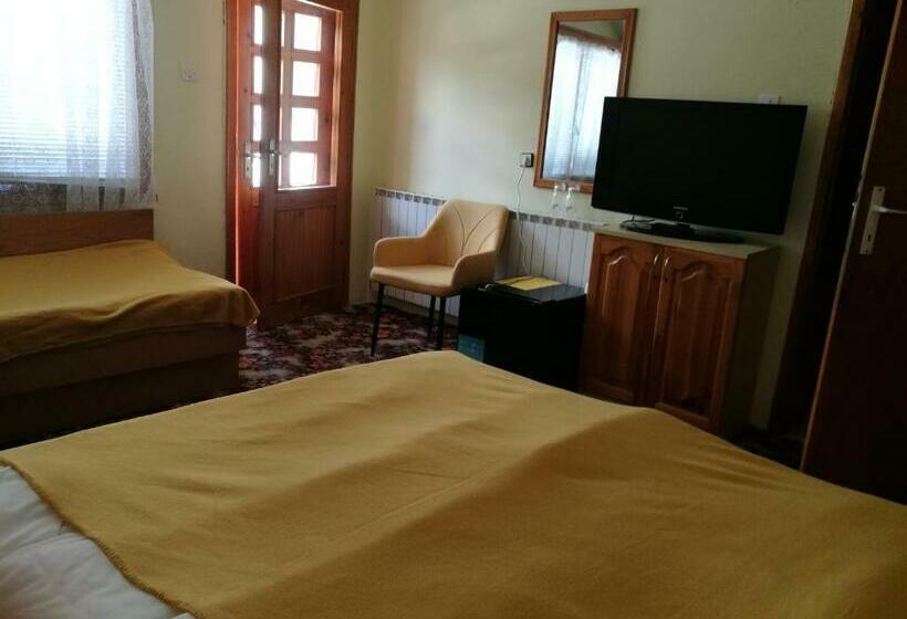 Апартаменты 1 Спальня с Балконом, самостоятелни стаи в къща за гости балкан