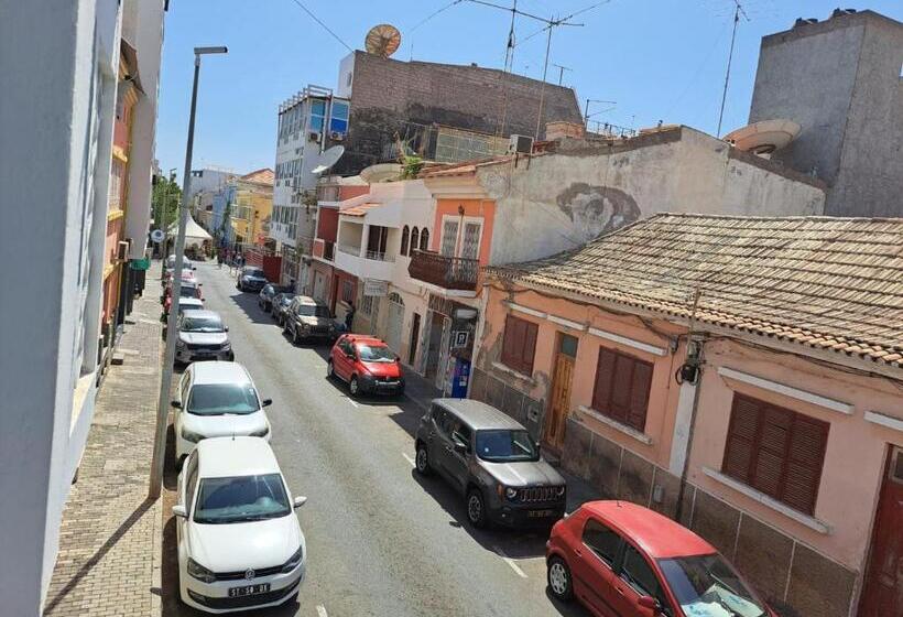 اتاق استاندارد سه تخته با بالکن, In The Heart Of Praia   Family B&b