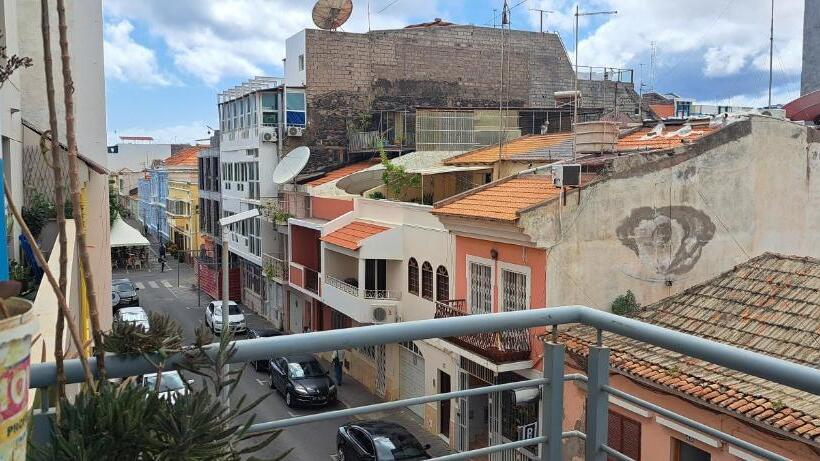 اتاق استاندارد با سرویس بهداشتی مشترک, In The Heart Of Praia   Family B&b