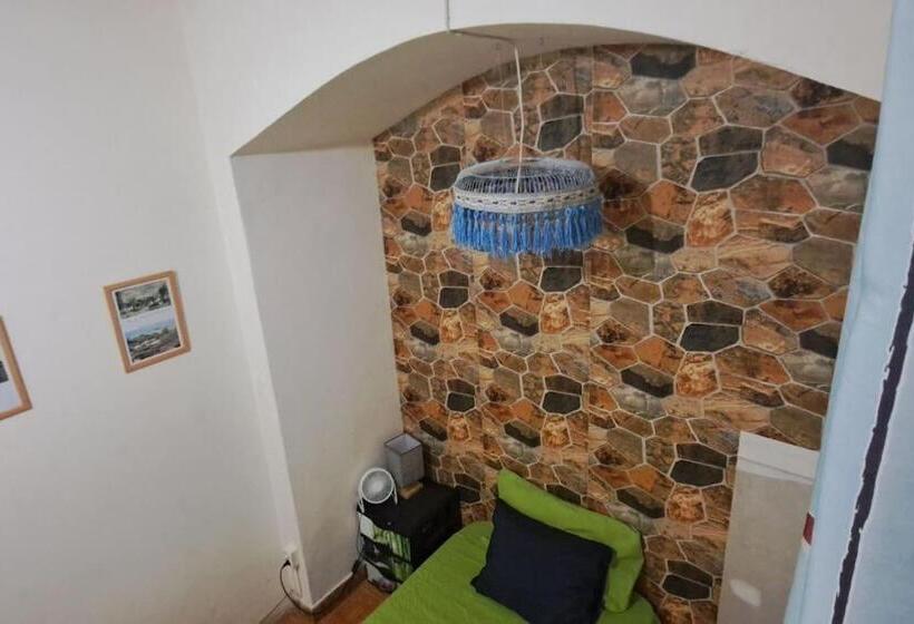 اتاق اکونومی, In The Heart Of Praia   Family B&b
