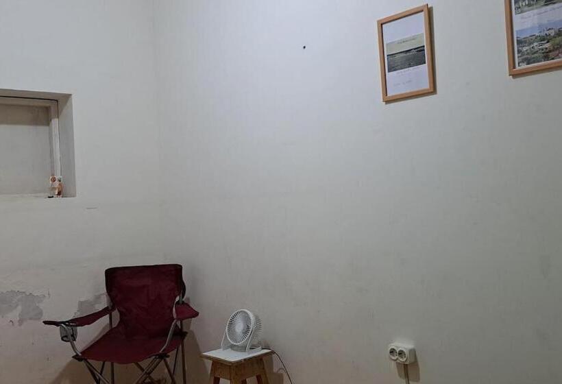 اتاق اکونومی, In The Heart Of Praia   Family B&b