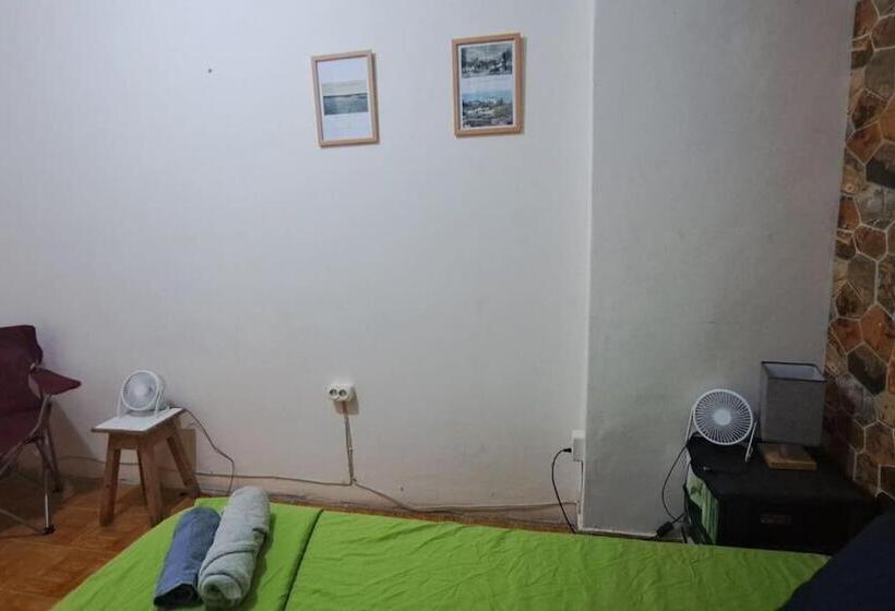 اتاق اکونومی, In The Heart Of Praia   Family B&b