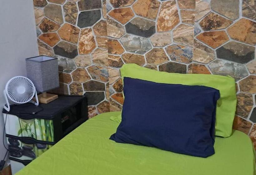 اتاق اکونومی, In The Heart Of Praia   Family B&b