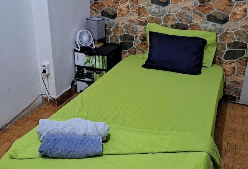 اتاق اکونومی, In The Heart Of Praia   Family B&b