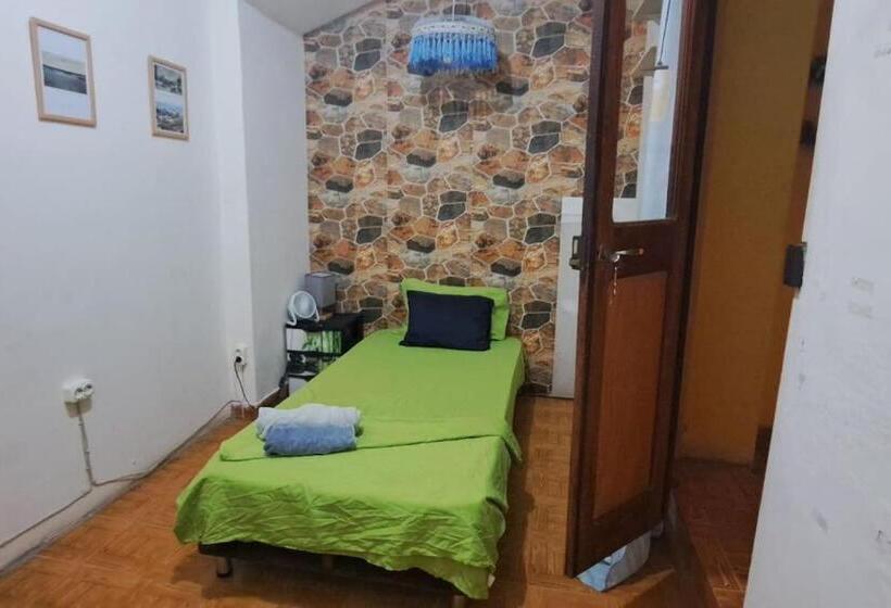 اتاق اکونومی, In The Heart Of Praia   Family B&b