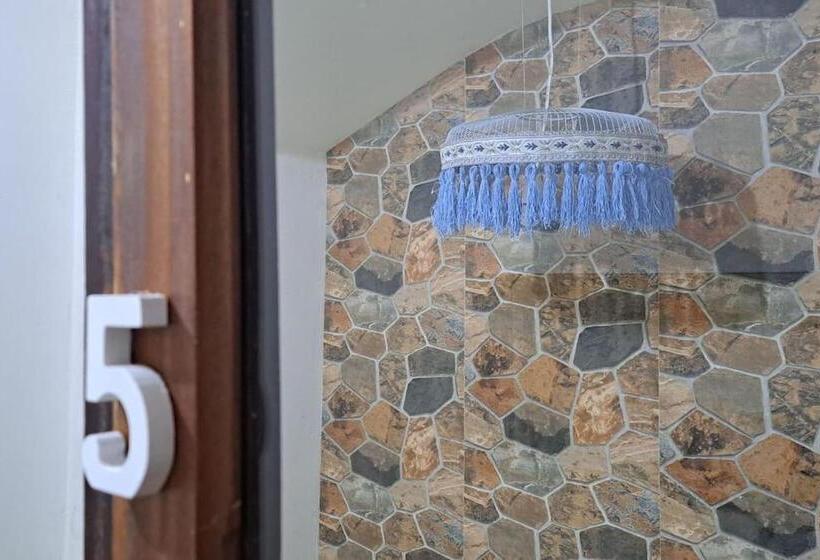 اتاق اکونومی, In The Heart Of Praia   Family B&b